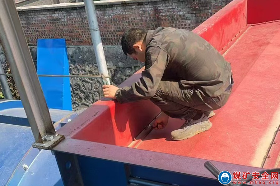 平凡崗位鑄就非凡人生——記魯班山北礦機(jī)修隊(duì)電工班長(zhǎng)黃偉